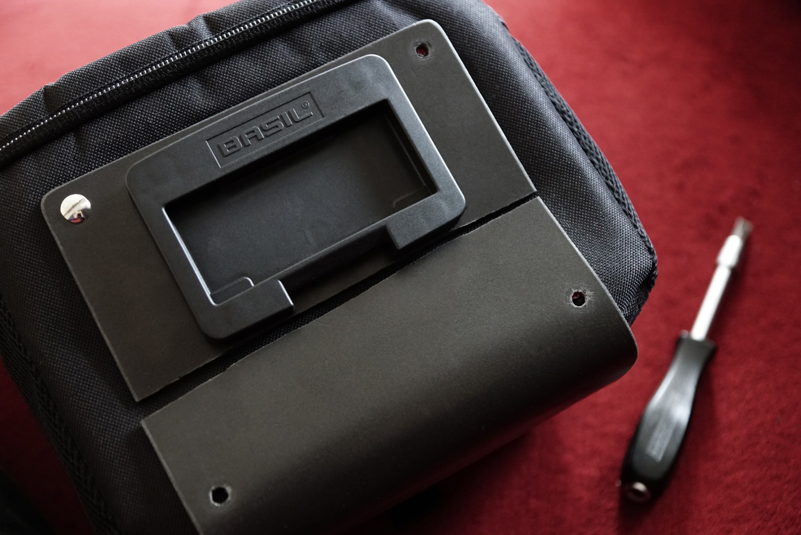 DIY Fototasche - Die erste Version unserer Lenker-Fototaschen Modifikation brach, brachte uns jedoch auf die richtige Spur.