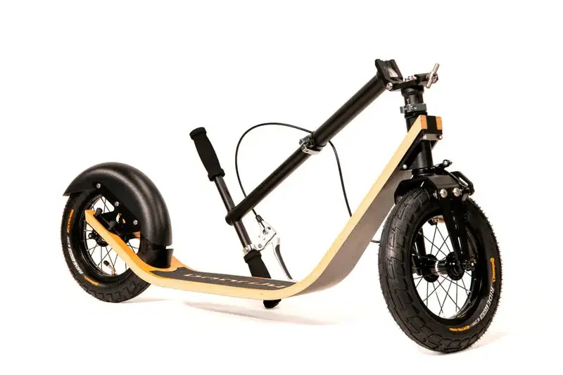BOARDY Black Bamboo inklusive Schutzblech Modell 2024 bei TretrollerLiebe