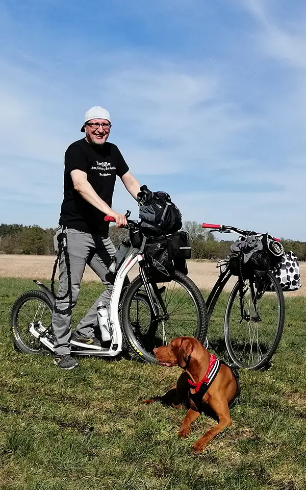 Matthias mit Tommy und seinem Yedoo Trexx Cross.