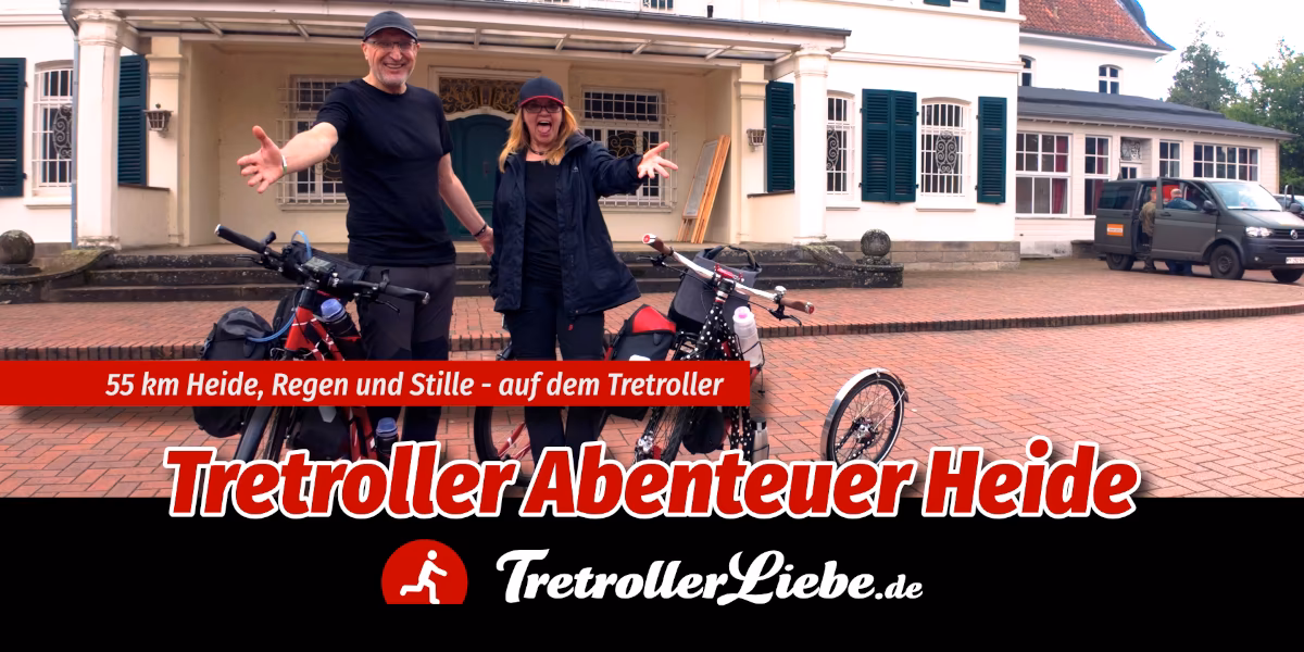 Tretrollerfahrer in der Lüneburger Heide auf dem Truppenübungsplatz Bergen/Hohne